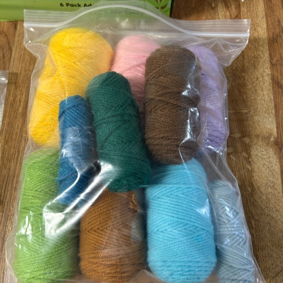 Crochet kit for kids (beginner) 6 dinosaurs slightly used - Picture 3 of 8